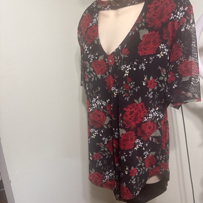 Almost Famous  1X Floral Top