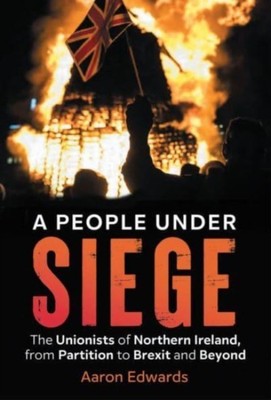 People Under Belagerung von Aaron (Dr) Edwards (Taschenbuch / Softback) (9781785372995)