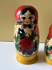 Matrioska Vintage Originale Russa - 5 pezzi - legno dipinto - Rosso e giallo