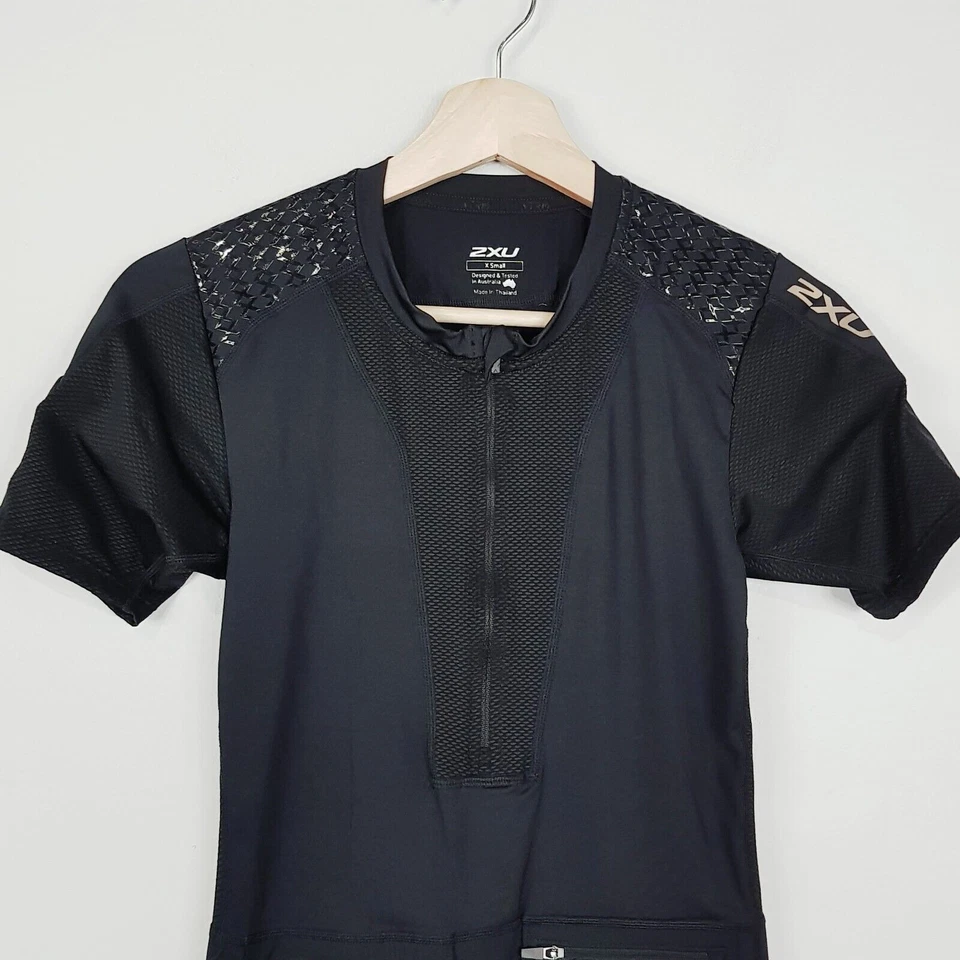 Blusa de triatlo 2XU feminina tamanho XS preta manga curta XTRM compressão - Imagem 2 de 4
