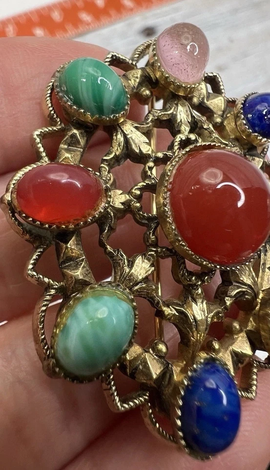 Broche prendedor ovalado vintage coloridas piedras preciosas tono dorado bisutería 💚 Foto 3 de 4