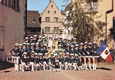 AK Card 10x15cm COLMAR ELSASS HT-RHIN Les majorettes rue INGERSHEIM