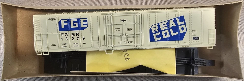 NOS Athearn HO Scale FGE 57' Real Cold Mechanical Reefer 13279 Fruit Growers - Image 3 of 4