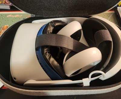 Oculus Quest 2 256GB + 2 Controllers with Quest 2 Elite Strap Very Good