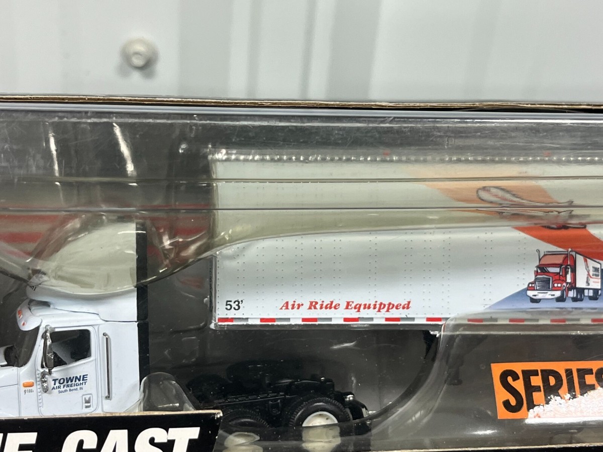 ダイキャストプロモーション International 9100 DayCab INTERNATIONAL 9100 DayCab TOWNE AIR FREIGHT 53' South Bend 1