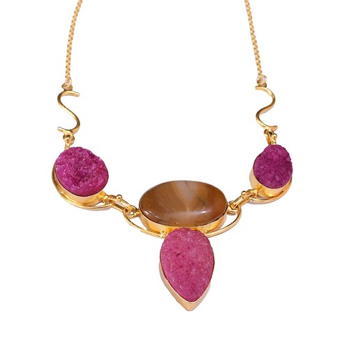 Collier En Agate Brute Française - 76,13 Carats, Provenance Châtelperron (Allier), Neuf Avec étiquette