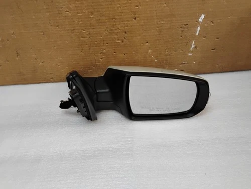 OEM PASSENGER SIDE MIRROR 2011-2015 KIA SORENTO 876201U050 MAIN (C GRADE) PARTS
