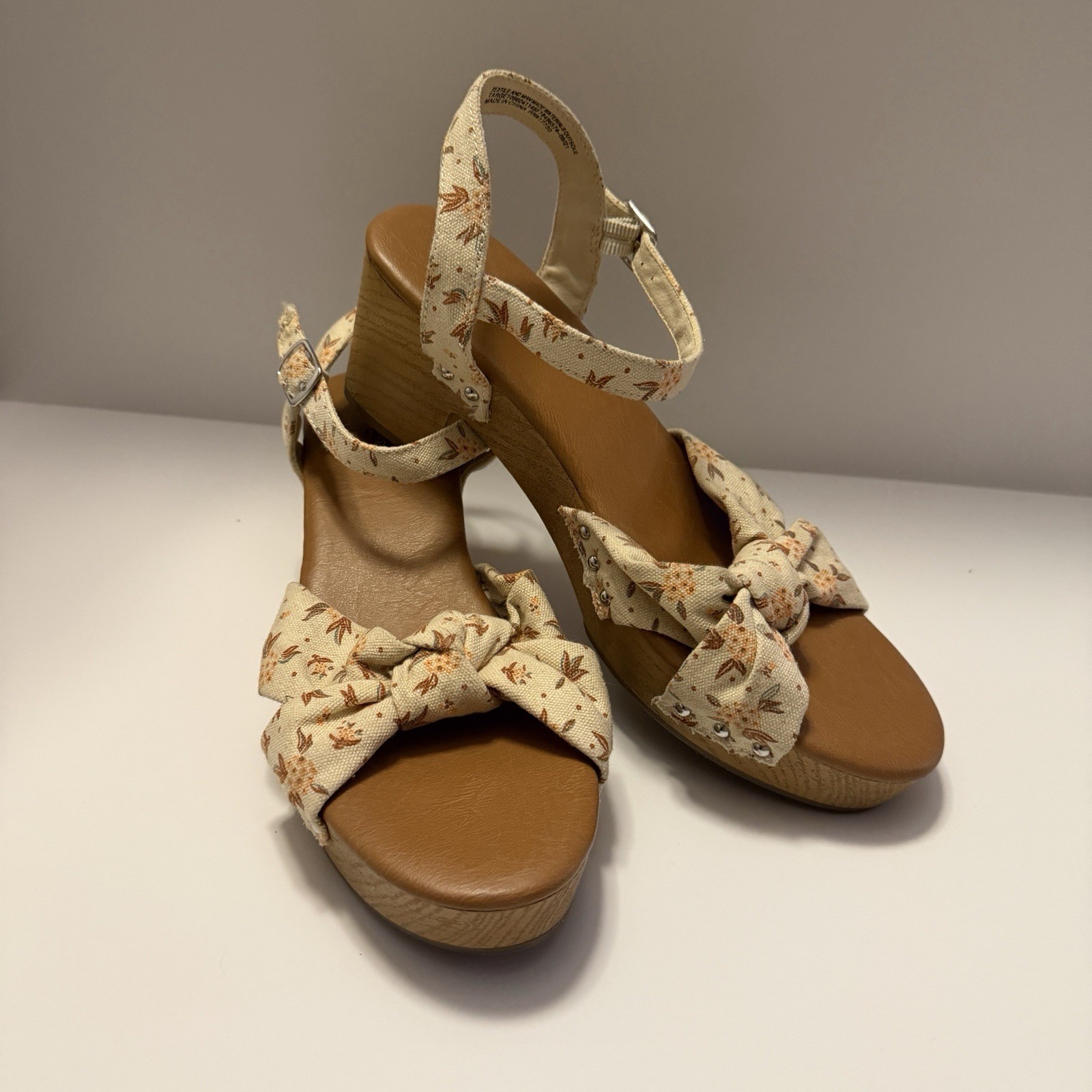 Universal Thread Floral Bow Platform Sandals Wome… - image 1