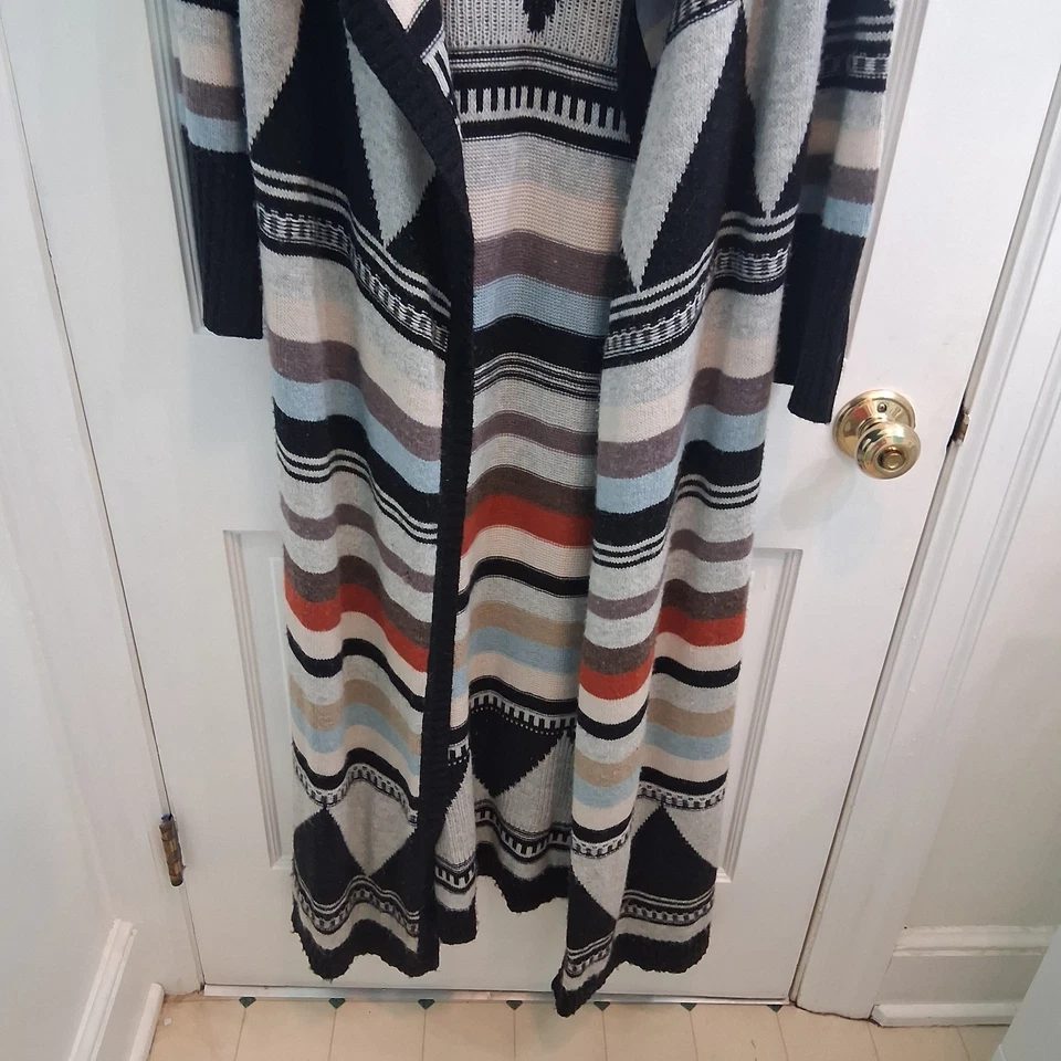 Monroe & Main Mujeres L Estampado Azteca Sudadera con Capucha Tejido Abierto Suéter Largo Plumero Bata Usado en Excelente Condición Foto 4 de 4