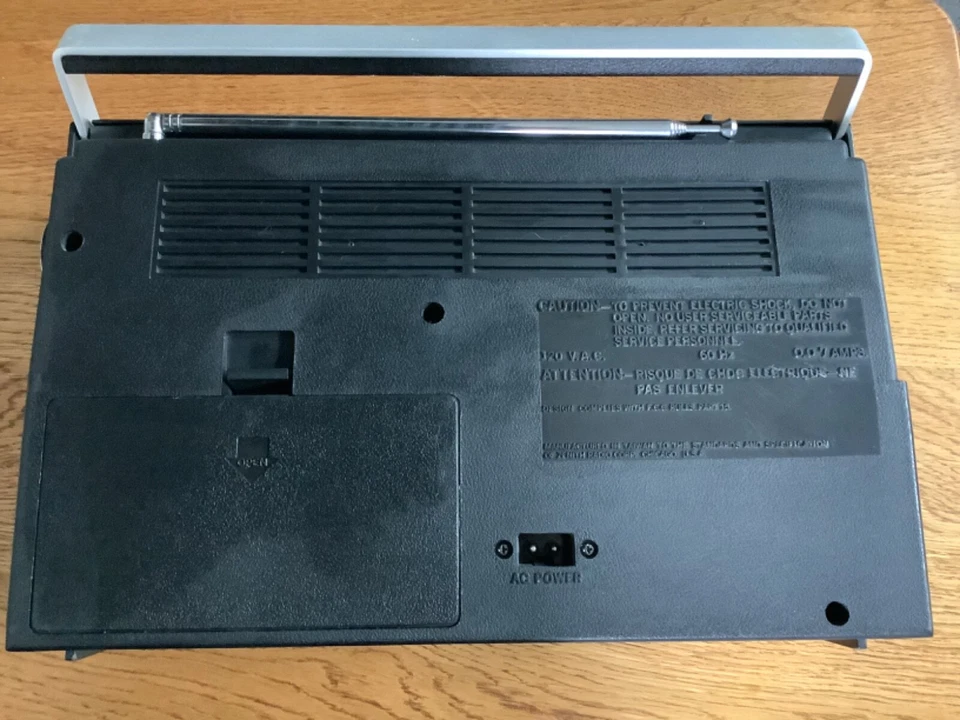 Grabadora de casete Zenith AM/FM modelo R90 Foto 3 de 4