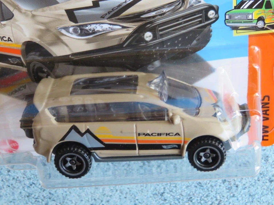 Hot Wheels H4K 182 CHRYSLER PACIFICA cream 2024 182/250 K Case - Image 2 of 2