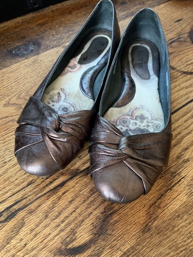VTG Born Women’s Shoes Metallic Ballet Style Slipper size 6 Copper Bow Flats