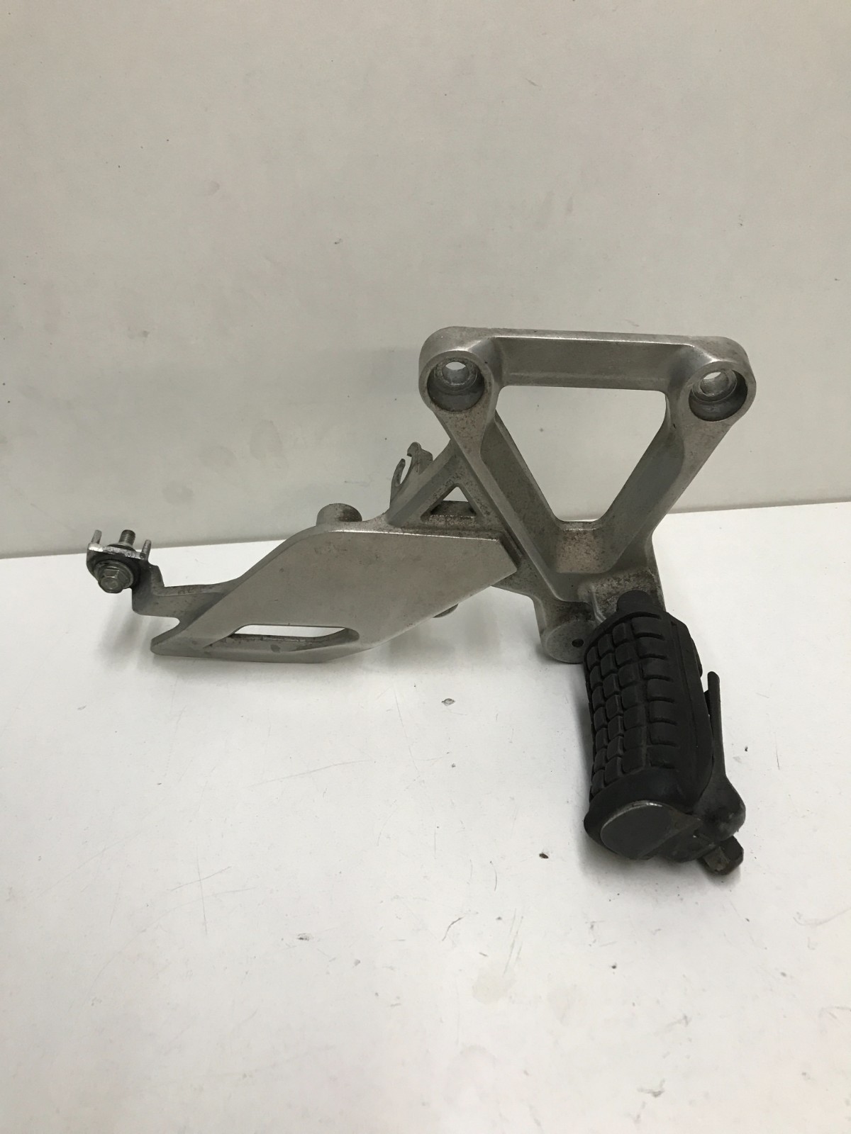 SUPPORTO PEDANA GUIDATORE DESTRA HONDA CBR 125 R 2011 2020
