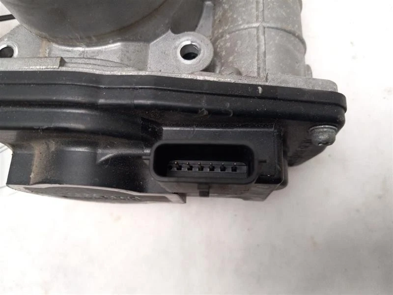 CUERPO ACELERADOR LATERAL DERECHO PARA INFINITI QX50 2009 - 2020 Foto 4 de 4