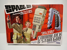 SPACE 1999 COMMLOCK & STUN GUN MPC MODEL KIT FACTORY SEALED RARE
