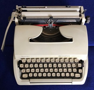 Sperry Rand Vintage 1960’s Remington Mark II Manual Typewriter w/ Case