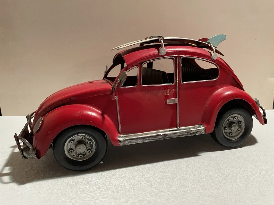 Escultura de coche de hojalata estilo VW Volkswagen Beetle con tablas de surf - 12 pulgadas Foto 2 de 4