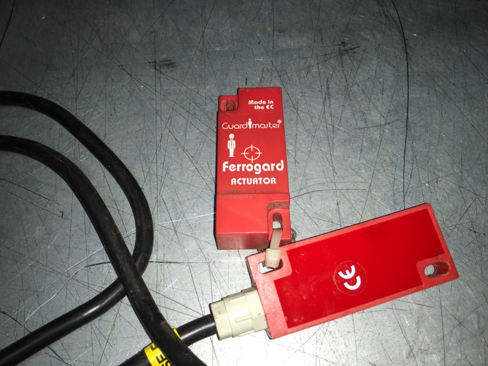 Allen Bradley Guard Master, Ferrogard 21 DC safety switch, 24vdc 1A max