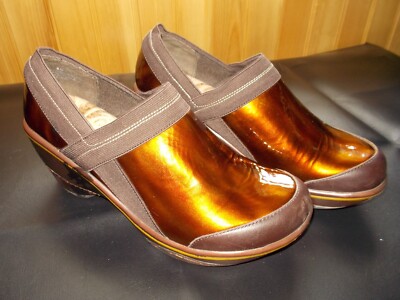 Women's BrownGloss Jambu Nursing Shoes/ Size 8 Medium