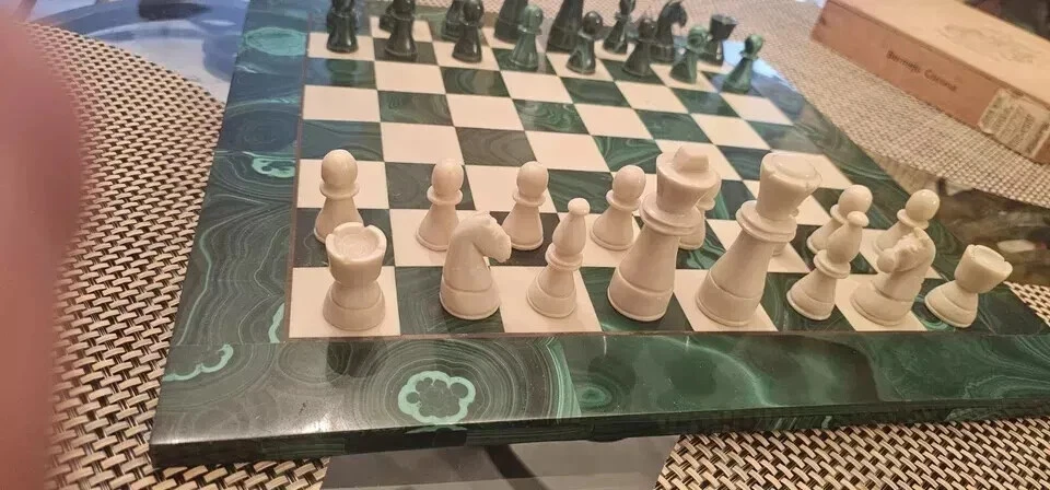 Juego de ajedrez vintage de jade verde malaquita y mármol blanco - hecho a mano 14"x14" pulgadas Foto 2 de 4