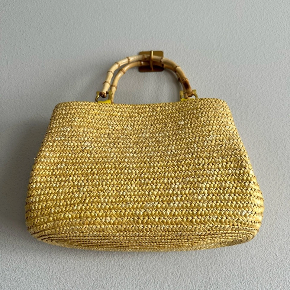 Bolso de Mano Croft & Barrow Amarillo Paja con Asas de Bambú y Forro de Lunares Foto 3 de 4