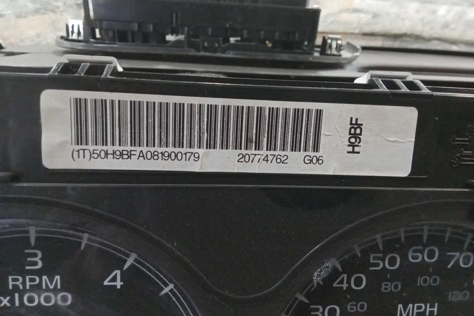 2009 Yukon XL 1500 OE medidor de velocidade cluster 155K milhas GMC - Imagem 2 de 4