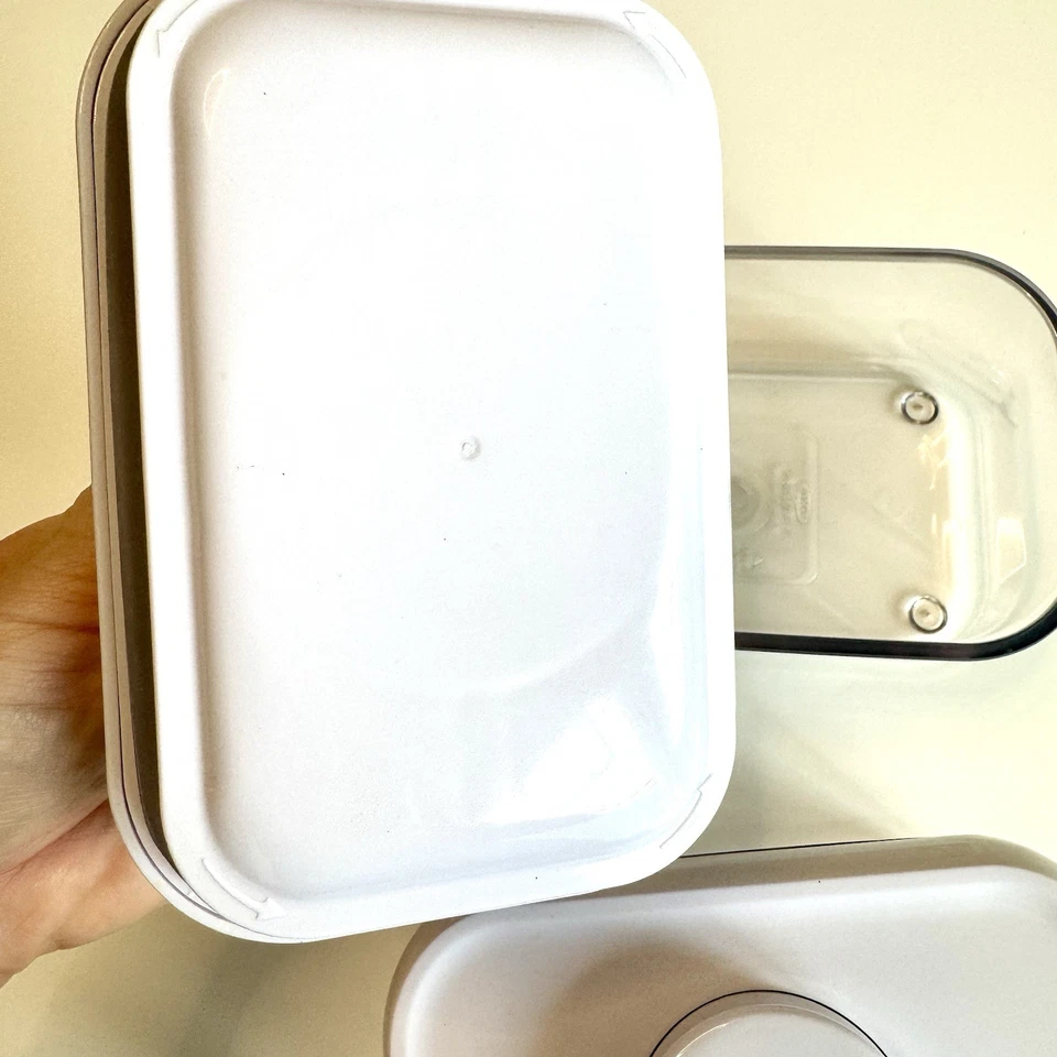 Contenedor de almacenamiento rectangular de grado alimenticio OXO Pop, sin BPA, paquete de 2, 0,5 cuartos/L Foto 4 de 4