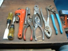 ASSORTMENT OF 10 TOOLS, 5 SETS OF PLIERS, 2 CHISELS, 2 EXTENSIONS, 1 PIPE WRENCH