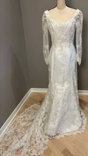 Vestido de novia Christina Wu blanco bordado con cuentas superpuesto de encaje talla 10 $1749 Foto 2 de 4