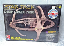 AMT ERTL Star Trek Deep Space Nine Space Stat...