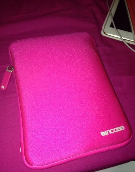 Incase Neoprene Sleeve Soft Slip Pouch Case For iPad Mini 2/3/4/5 (Magenta Pink) - Image 3 of 3