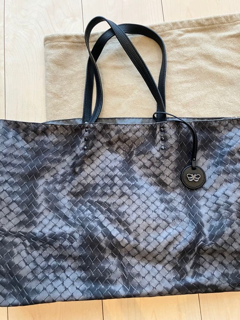 Bottega Veneta Nylon Tote Bag Black Large Lightweight Leather Strap Authentic thumbnail 10