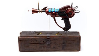 SEALED BRAND NEW KAMI ARTS CALL OF DUTY RAY GUN STATUE #079/2000 NEW IN PACKAGE