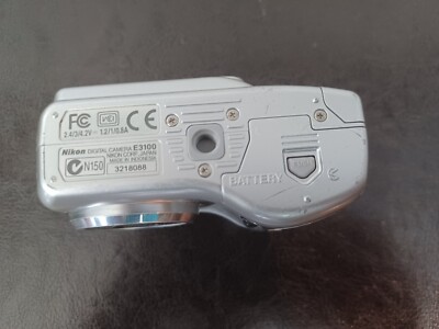 Nikon COOLPIX 3100 3.2MP Digital Camera - Silver For Parts Repair