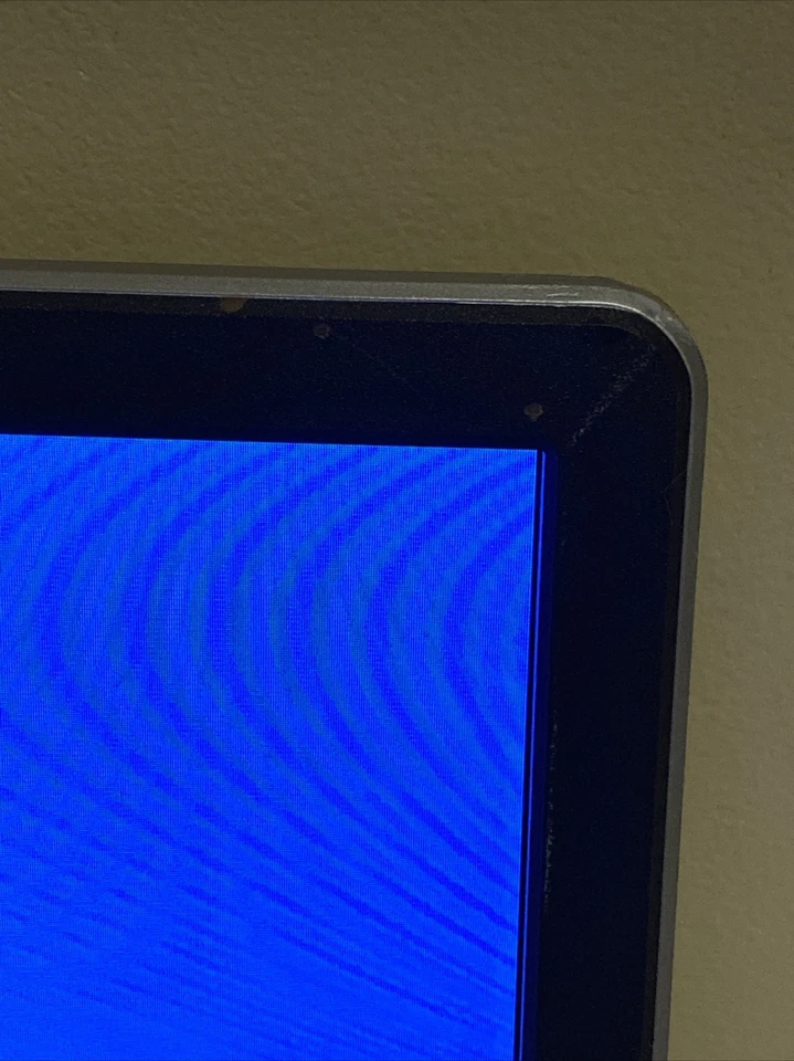 Dell 19" Inch LCD Monitor P1914Sc No Stand With Scratch In Screen TESTED - Image 3 of 4