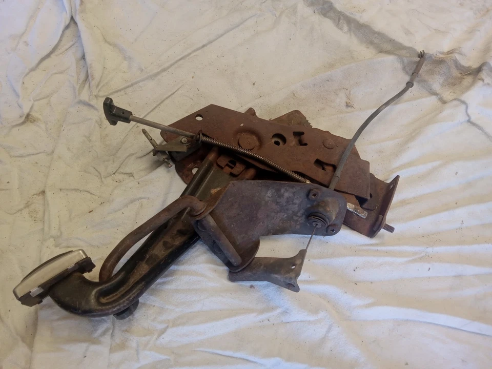 Dodge Charger 1966-1970 mecanismo de freno de estacionamiento y acelerador de acoplamiento del pedal de gasolina Foto 3 de 3