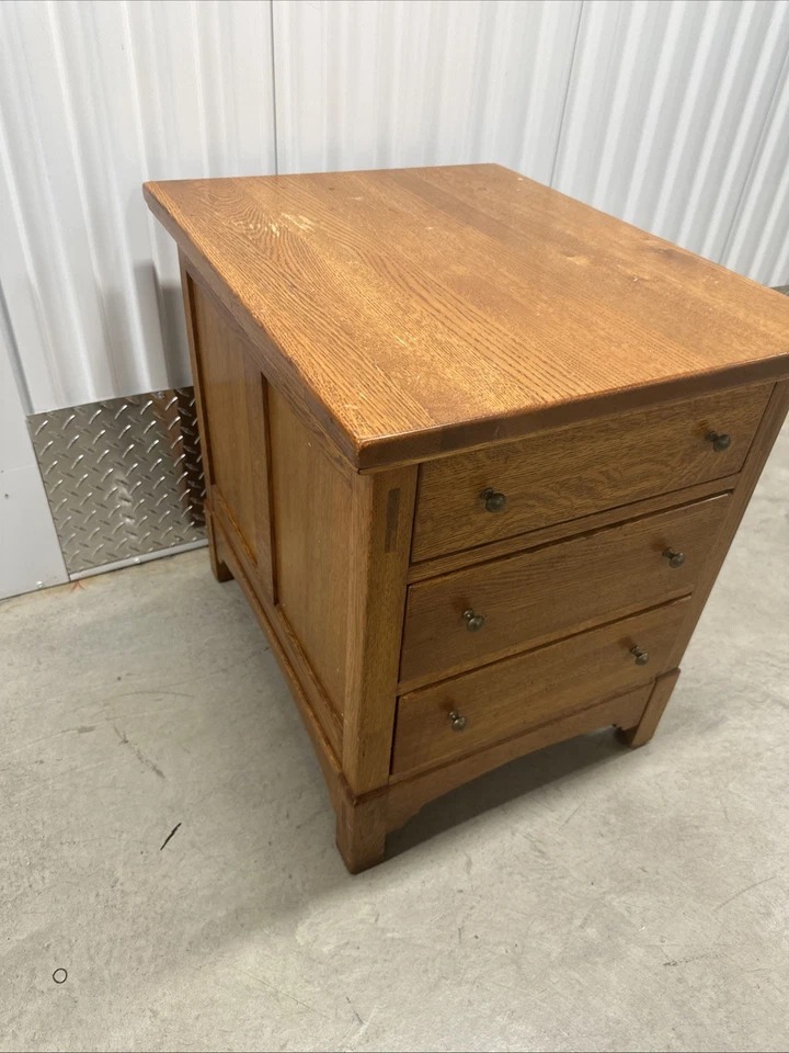 Mesa auxiliar o auxiliar vintage Lexington Bob Timberlake artesanal de roble macizo Foto 3 de 4