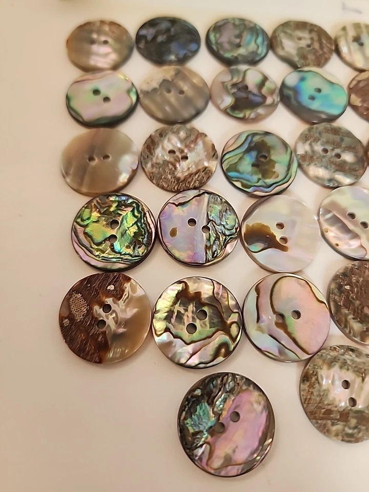 133 PCS ROUND ABALONE SHELL SEWING TWO HOLES BUTTONS 18MM - Image 3 of 4
