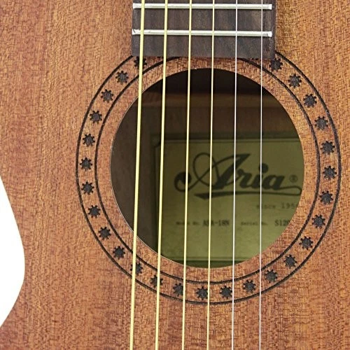 Mini guitarra acústica ARIA ASA-18 N con estuche Foto 2 de 3