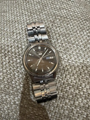 VINTAGE GENTS SEIKO 5 AUTOMATIC WRISTWATCH - 7009-4040