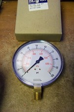 NOS Noshok 40.100 1/4 NPT 100 PSI/KPA Bottom Conn