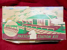Plasticville RS 8 Railroad Passenger Station - Complete - Box