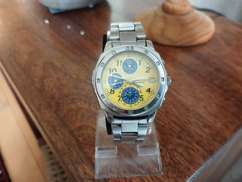 Seiko Mens Vintage Chronograph Blue & Yellow Dial Quartz Watch V657-9010