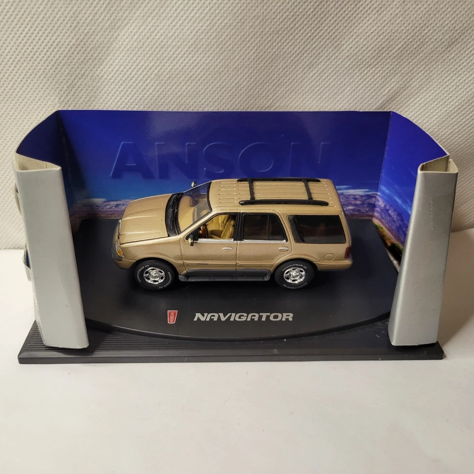 1/43 Anson Lincoln Navigator Diecast SUV Model Car Gold - Image 3 of 4