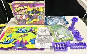 1996 Nickelodeon Z Zand Form & Build Castle Maker Mattel Sand & Tools