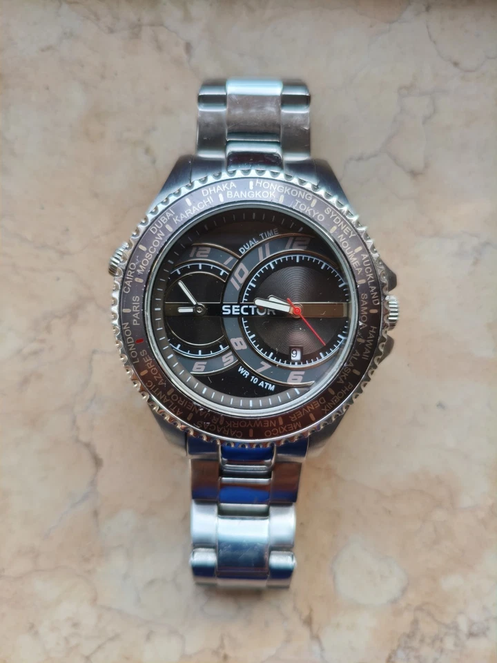 Sector No Limits 235 42mm Cassa Argento in Acciaio, Cinturino Argento - Immagine 2 di 4