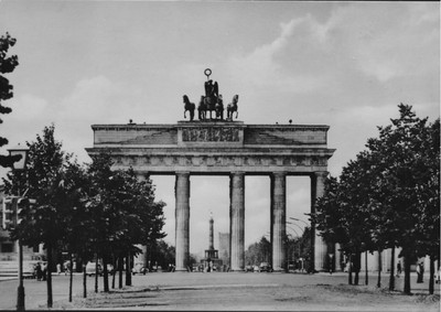GDR postcard from Berlin with Brandenburg Gate before the construction of the Wall 1960, blank