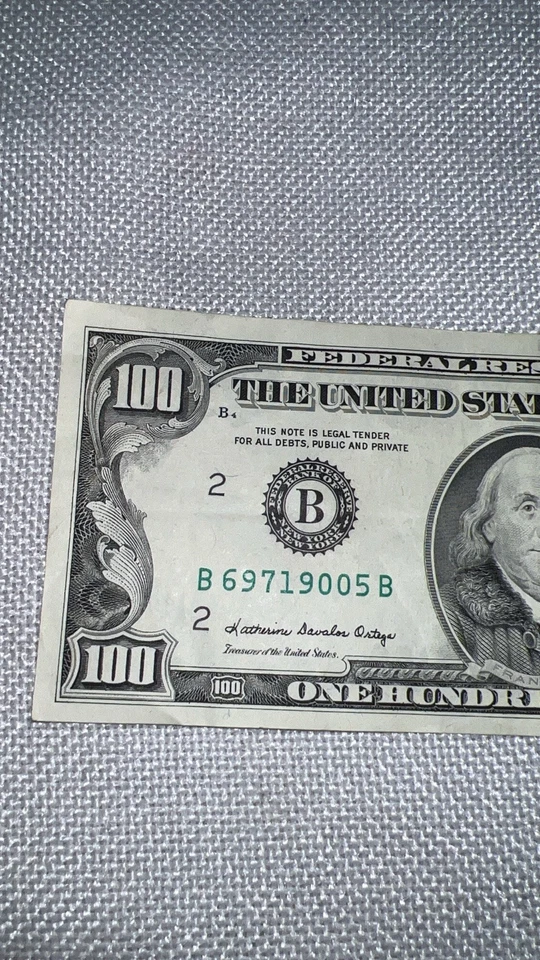 Serious 1985 $100 Dollar Bill Federal Reserve Note Circulated - Image 4 of 4