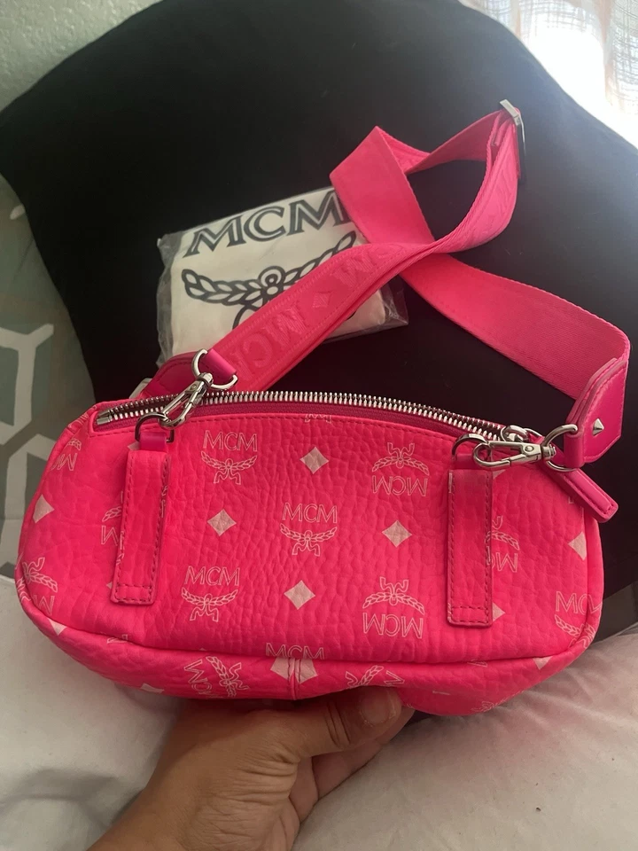 Auténtica Mini Bandolera MCM Visetos Rosa Neón Sin Correa Foto 3 de 4