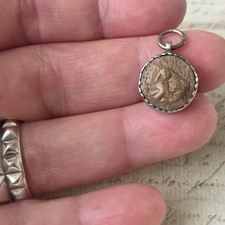 Religiöse Medaille 18. Jh. Holz geschnitzt Antik Silber